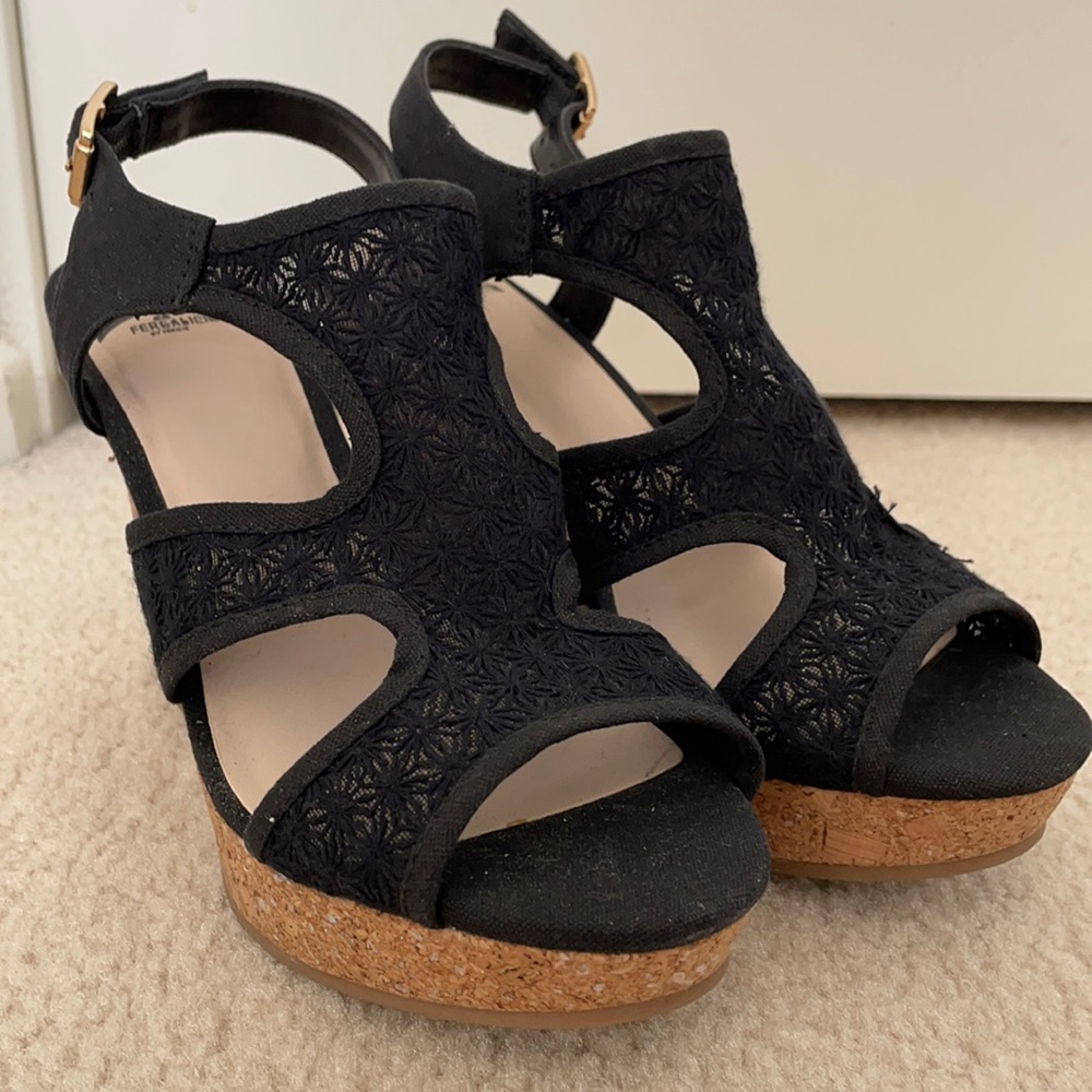 Black pattern wedges